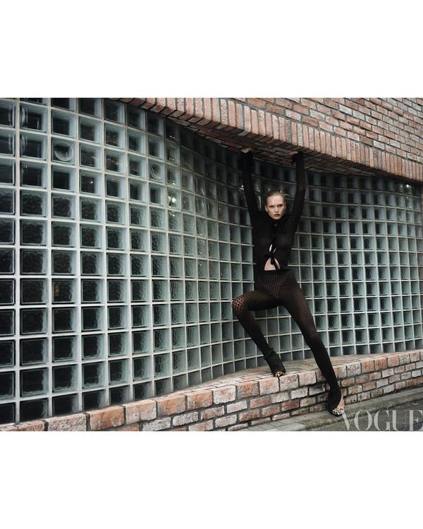 Vogue China / Alex Consani 7